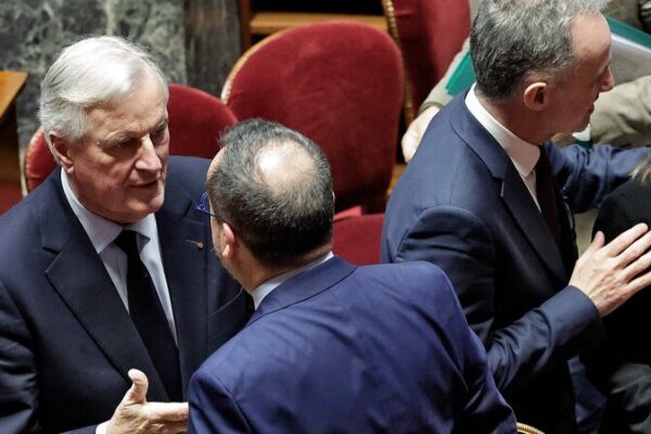 France_Braces_for_Government_Collapse_Amid_No_Confidence_Motions