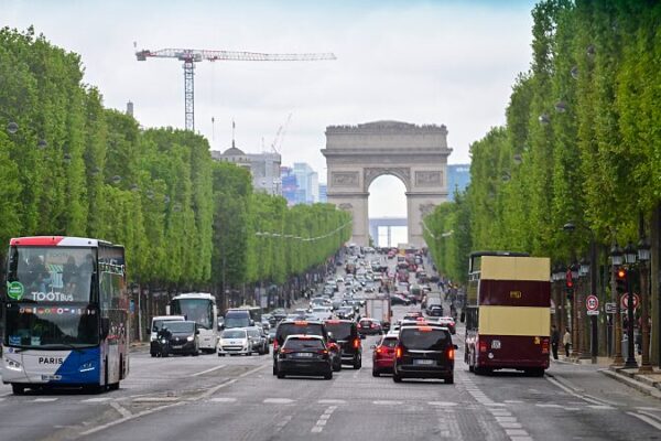 France Commits to Reducing Deficit Below EU Limit by 2027 France Commits to Reducing Deficit Below EU Limit by 2027