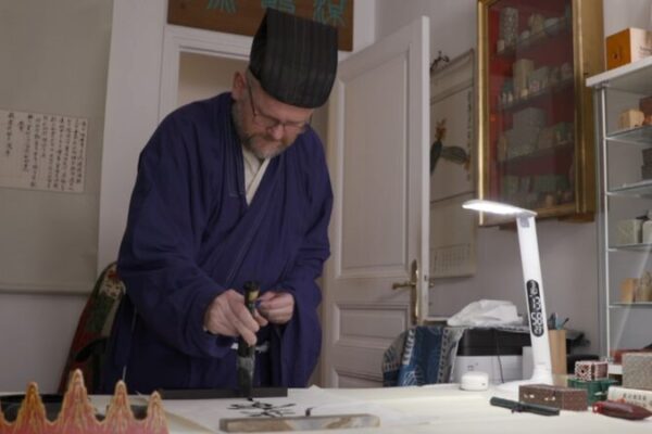 Frenchman Laurent Long Revives Chinese Seal-Cutting Tradition Frenchman Laurent Long Revives Chinese Seal-Cutting Tradition