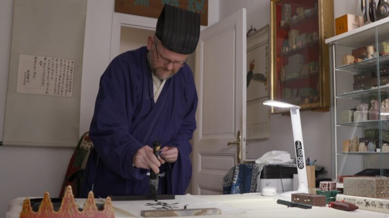 Frenchman Laurent Long Revives Chinese Seal-Cutting Tradition