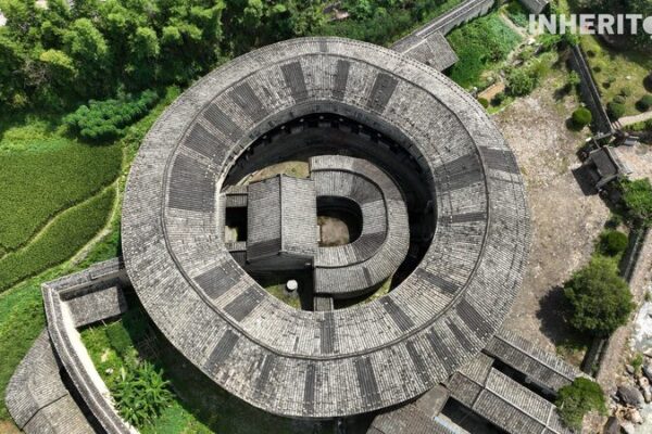 Fujian’s Tulou: Harmonious Living in Nature’s Embrace Fujian's Tulou: Harmonious Living in Nature's Embrace