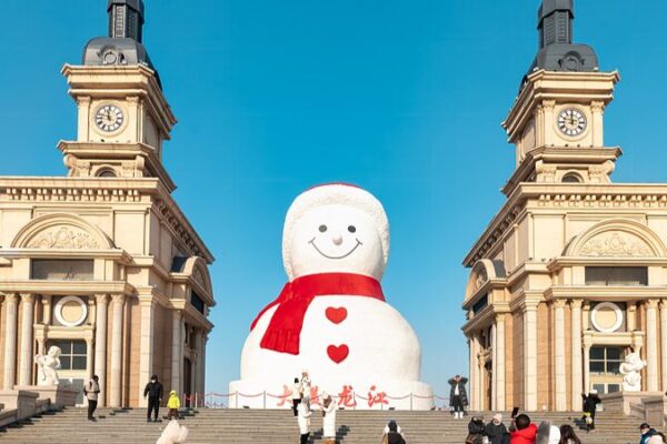 Giant Snowman Lights Up Harbin’s Winter Nights in Northeast China Giant Snowman Lights Up Harbin's Winter Nights in Northeast China