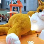 Giant__Cat__Installation_Steals_the_Show_at_Shanghai_s_The_Bund