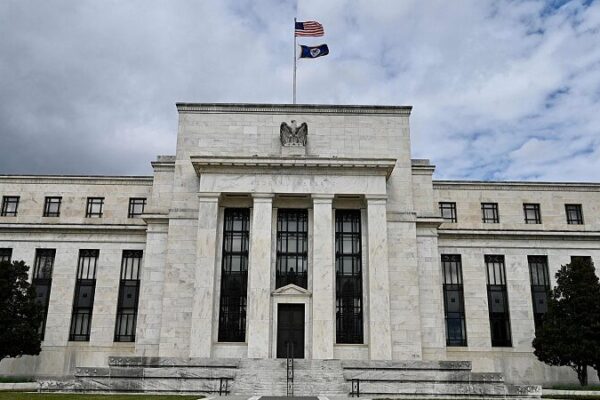 Global Economy Strained as U.S. Fed Maintains High Interest Rates