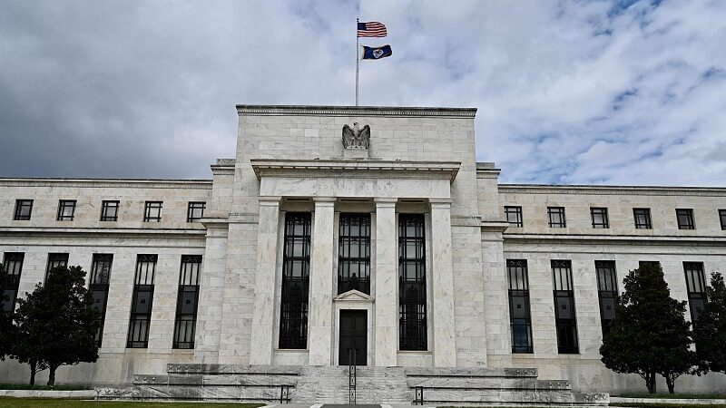 Global_Economy_Strained_as_US_Fed_Maintains_High_Interest_Rates - Khabar Asia Global Economy Strained as U.S. Fed Maintains High Interest Rates