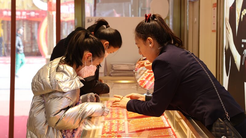 Gold Becomes the New Must-Have Among Young Chinese Shoppers This Spring Festival
