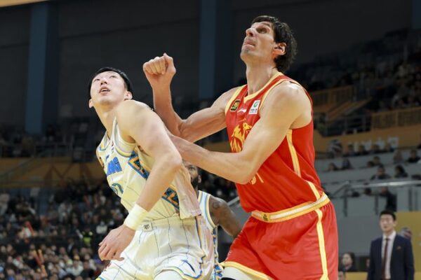 Guangsha_Lions_Rally_from_17_Point_Deficit_to_Defeat_Beijing_Ducks_in_Boban_Marjanovic_s_Debut