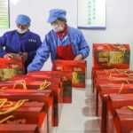 Guizhou Markets Buzz with Activity as Chefs Prepare for Chinese New Year