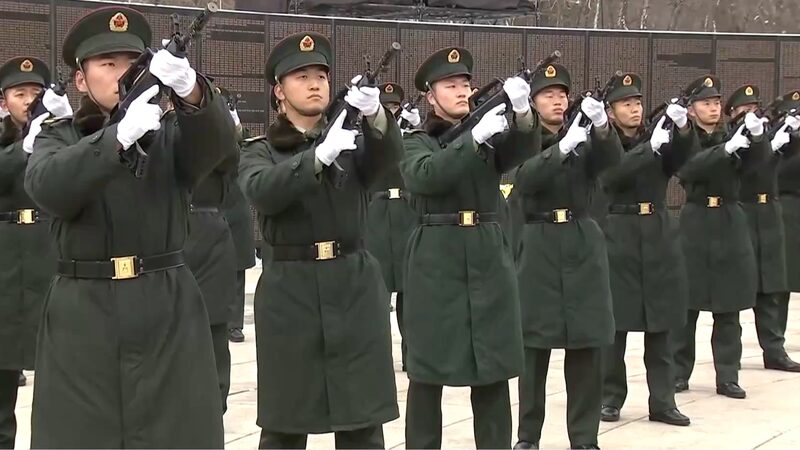 Gun_Salutes_Honor_Fallen_CPV_Heroes_as_Remains_Buried_in_Shenyang_poster - Khabar Asia Gun_Salutes_Honor_Fallen_CPV_Heroes_as_Remains_Buried_in_Shenyang video poster
