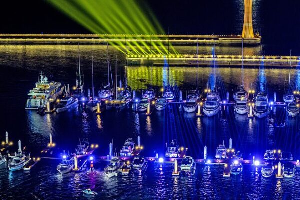 Hainan Boat Show Illuminates Night Skies at Consumer Products Expo Hainan Boat Show Illuminates Night Skies at Consumer Products Expo
