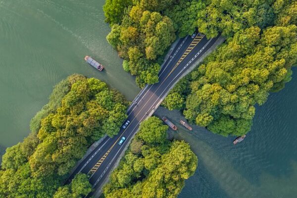 Hangzhou’s Yanggongdi Causeway Blossoms into a Green Paradise Hangzhou_s_Yanggongdi_Causeway_Blossoms_into_a_Green_Paradise