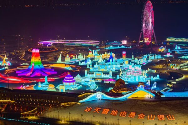 Harbin_Ice_and_Snow_World_Opens__Attracting_Visitors_to_Northeast_China video poster