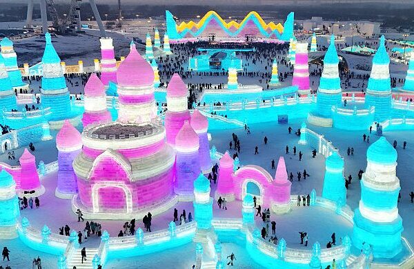 Harbin_Ice_and_Snow_World_Thrills_Visitors_with_Winter_Wonderland - Khabar Asia Harbin Ice and Snow World Thrills Visitors with Winter Wonderland