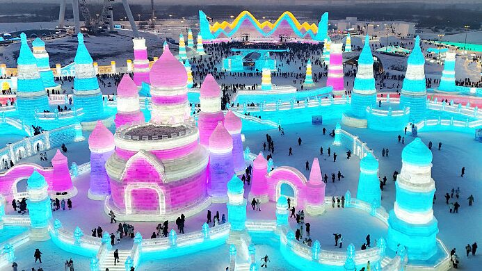 Harbin_Ice_and_Snow_World_Thrills_Visitors_with_Winter_Wonderland - Khabar Asia Harbin Ice and Snow World Thrills Visitors with Winter Wonderland