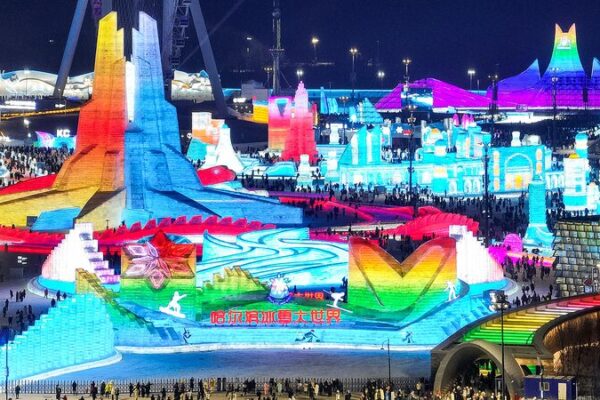 Harbin_Ice_and_Snow_World_Unveils_Largest_Ever_Winter_Wonderland