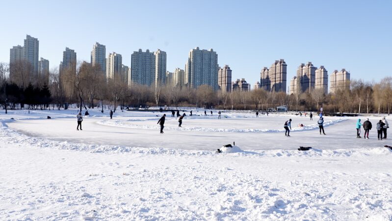 Harbin_Opens_Over_100_Free_Skating_Rinks_to_Boost_Winter_Tourism video poster