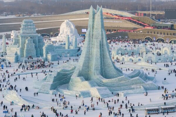 Harbin_s_Ice_and_Snow_World_Opens__A_Spectacular_Winter_Wonderland_in_Northeast_China