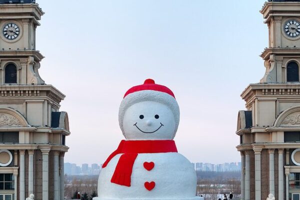 Harbin's Giant Snowman Draws Visitors to China's Winter Wonderland