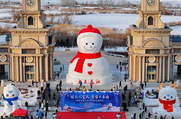Harbin's Giant Snowman Returns, Welcoming Winter Visitors