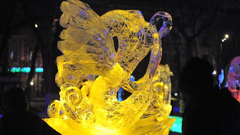 Harbins_Ice_Lantern_Art_Fair_Dazzles_Visitors_with_Spectacular_Sculptures - Khabar Asia Harbin's Ice Lantern Art Fair Dazzles Visitors with Spectacular Sculptures