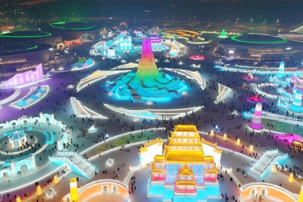 Harbin's Ice and Snow World Transforms into a Frosty Wonderland video poster