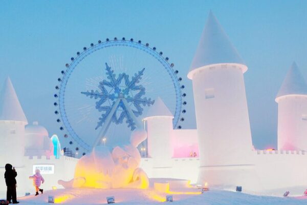 Harbin's Ice and Snow World Transforms into a Frosty Wonderland video poster