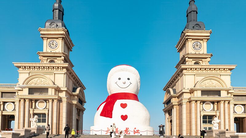 Harbins_Towering_Snowman_Returns_Illuminating_Chinas_Winter_Wonderland_poster - Khabar Asia Harbin's Towering Snowman Returns, Illuminating China's Winter Wonderland video poster