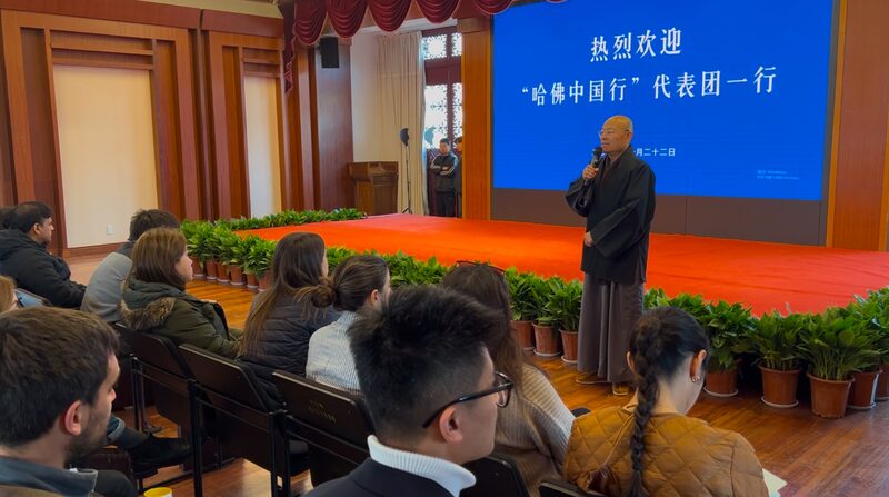 Harvard_Students_Experience_Vegetarian_Cuisine_at_Hangzhou_s_Lingyin_Temple - Khabar Asia Harvard_Students_Experience_Vegetarian_Cuisine_at_Hangzhou_s_Lingyin_Temple