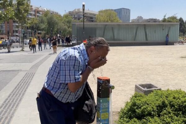 Heatwaves Grip Chile: Extreme Heat Alerts Issued in Six Regions Heatwaves Grip Chile: Extreme Heat Alerts Issued in Six Regions video poster