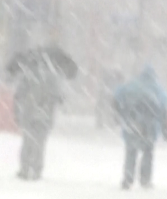 Heaviest_Snowfall_in_Decade_Hits_Central_U_S___Causing_Travel_Chaos video poster