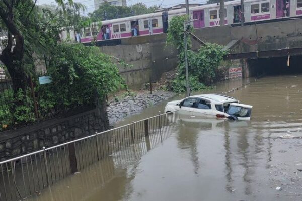 Heavy_Rains_Paralyze_Mumbai__Transport_Disrupted__Schools_Closed