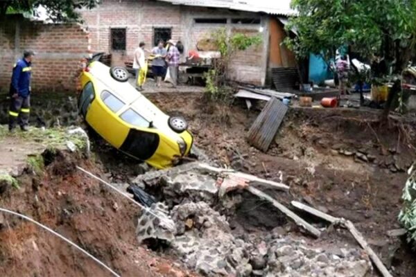 Heavy Rains Sweep Central America, Authorities Warn of Floods and Landslides video poster