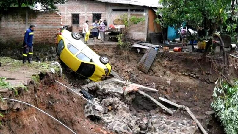Heavy_Rains_Sweep_Central_America_Authorities_Warn_of_Floods_and_Landslides_poster - Khabar Asia Heavy Rains Sweep Central America, Authorities Warn of Floods and Landslides video poster