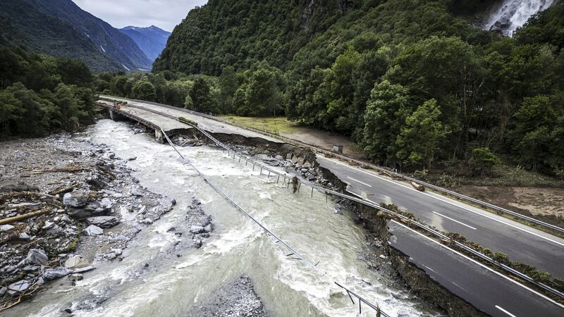 Heavy_Rains_Trigger_Severe_Floods_and_Landslides_in_Switzerland - Khabar Asia Heavy Rains Trigger Severe Floods and Landslides in Switzerland