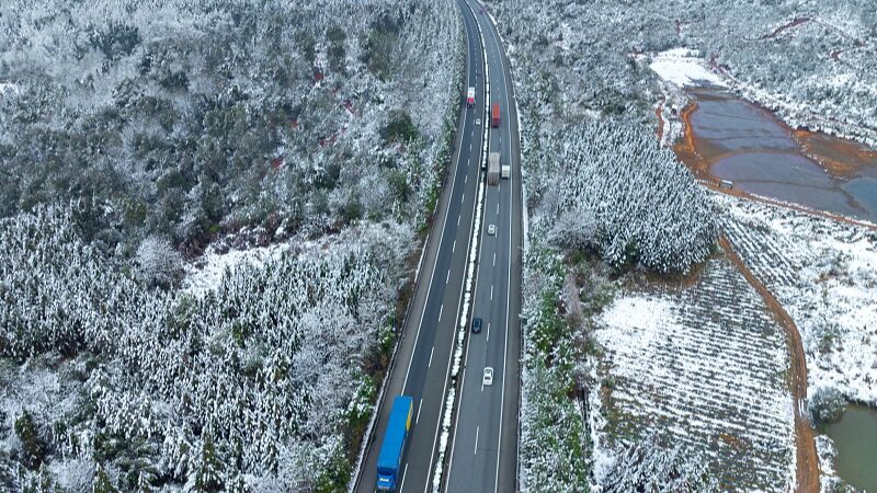 Heavy_Snowfall_Disrupts_Travel_During_Chinas_Spring_Festival_Rush_poster - Khabar Asia Heavy Snowfall Disrupts Travel During China's Spring Festival Rush video poster