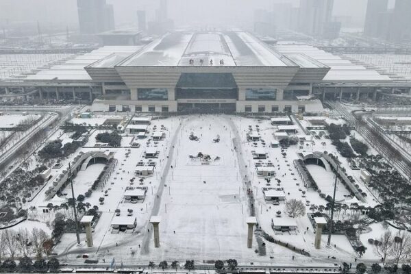 Henan Mobilizes 15,000 Personnel to Keep Roads Open Amid Heavy Snowfall
