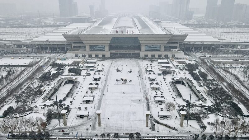 Henan Mobilizes 15,000 Personnel to Keep Roads Open Amid Heavy Snowfall
