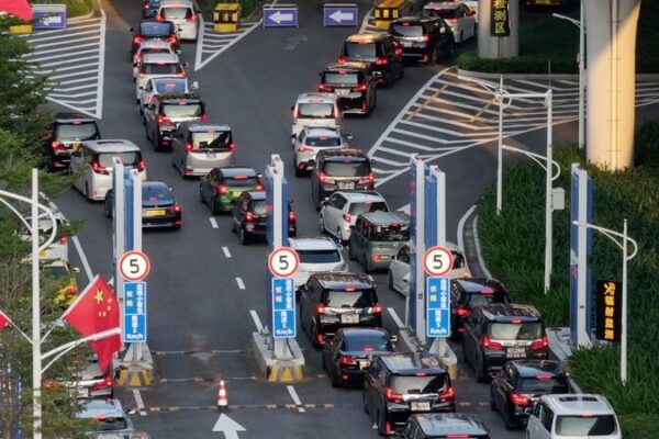 Hong_Kong_Zhuhai_Macao_Bridge_Sets_New_Record_with_Over_20_000_Vehicles_in_a_Day