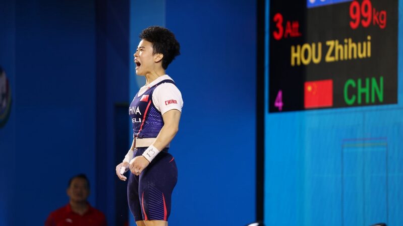 Hou Zhihui Shatters World Record, Secures Spot at Paris 2024 Olympics