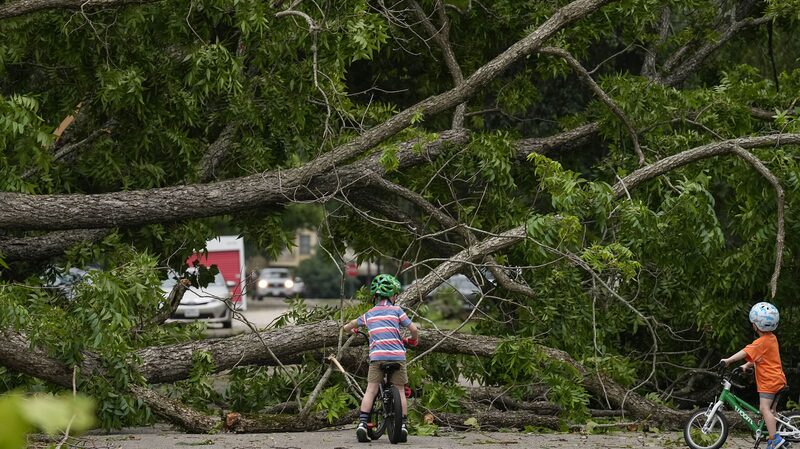 Houston_Faces_Heatwave_Health_Risks_Amid_Storm_Recovery - Khabar Asia Houston Faces Heatwave Health Risks Amid Storm Recovery