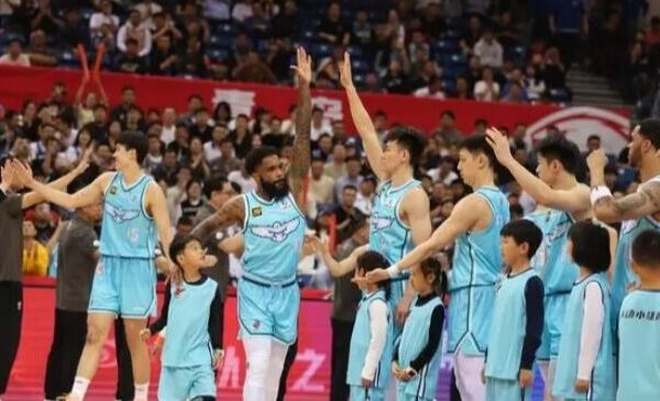 Hu Mingxuan Scores 40 as Guangdong Edges Qingdao 118-113 in CBA Thriller Hu_Mingxuan_Scores_40_as_Guangdong_Edges_Qingdao_118_113_in_CBA_Thriller