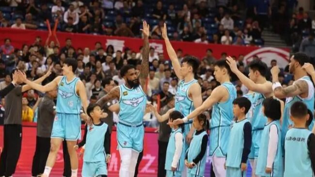Hu_Mingxuan_Scores_40_as_Guangdong_Edges_Qingdao_118_113_in_CBA_Thriller - Khabar Asia Hu_Mingxuan_Scores_40_as_Guangdong_Edges_Qingdao_118_113_in_CBA_Thriller