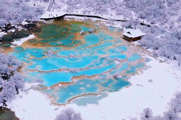 Huanglong Transforms into a Snow-Covered Fairyland During May Day Holiday Huanglong Transforms into a Snow-Covered Fairyland During May Day Holiday video poster