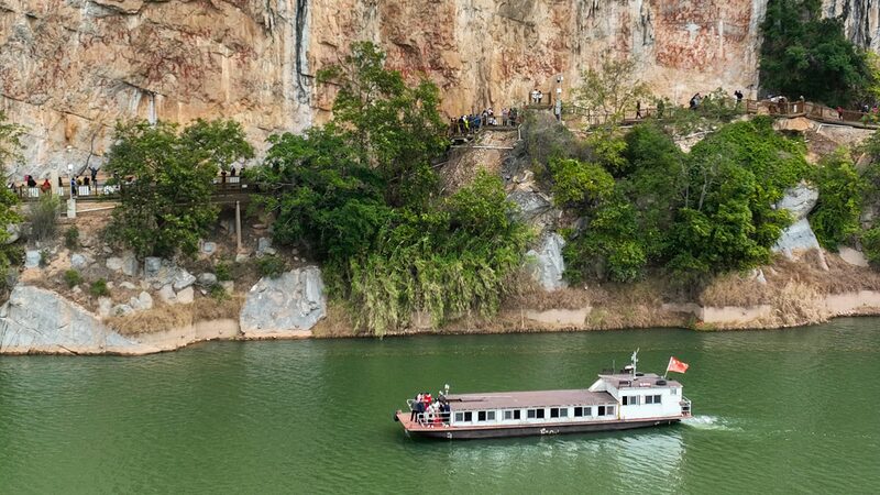 Huashan_Rock_Art__China_s_Ancient_Zhuang_Totems_Revealed - Khabar Asia Huashan_Rock_Art__China_s_Ancient_Zhuang_Totems_Revealed