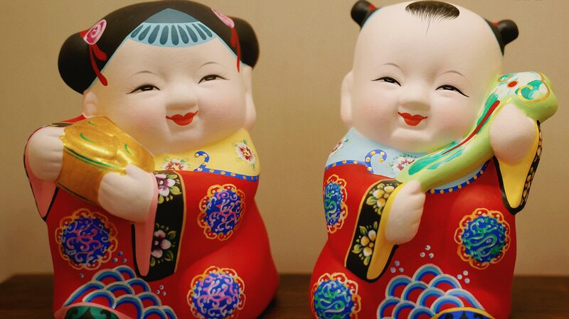 Huishan_Clay_Figurines__Joyful_Souvenirs_Captivate_Visitors_to_Wuxi - Khabar Asia Huishan_Clay_Figurines__Joyful_Souvenirs_Captivate_Visitors_to_Wuxi