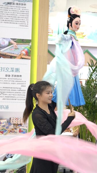 Hunan_s_Rod_Puppetry_Revived_Through_Dance_by_Young_Inheritor_poster - Khabar Asia Hunan_s_Rod_Puppetry_Revived_Through_Dance_by_Young_Inheritor video poster