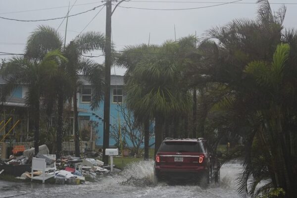 Hurricane Milton Strikes Florida: Tampa Bay Braces for Unprecedented Impact Hurricane_Milton_Strikes_Florida__Tampa_Bay_Braces_for_Unprecedented_Impact video poster
