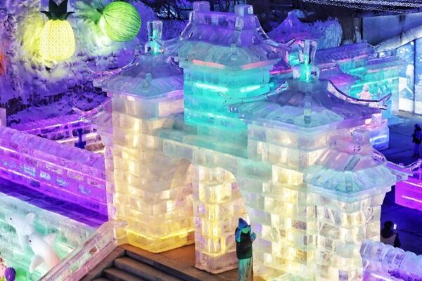 Ice Sculptures Dazzle Visitors at Beijing’s Longqing Gorge Festival Ice Sculptures Dazzle Visitors at Beijing's Longqing Gorge Festival
