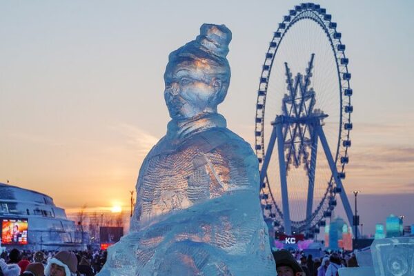 Ice Terracotta Warriors Dazzle Visitors in Harbin Ice_Terracotta_Warriors_Dazzle_Visitors_in_Harbin