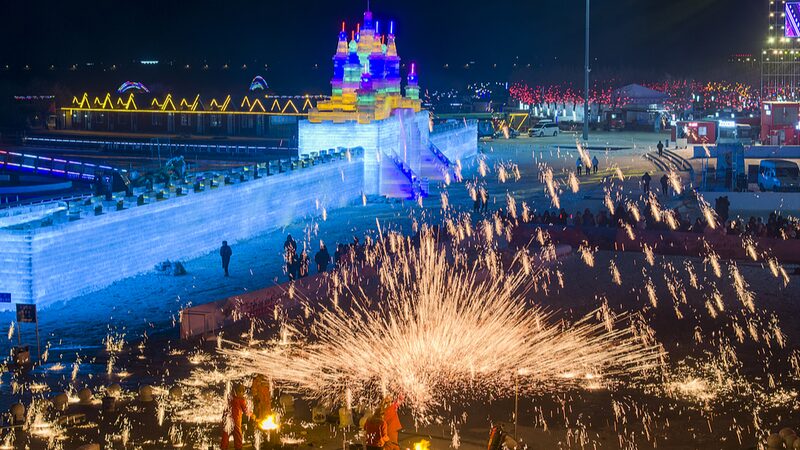 Ice_and_Fire__Wolong_Lake_s_Spectacular_Winter__Iron_Flower__Show - Khabar Asia Ice_and_Fire__Wolong_Lake_s_Spectacular_Winter__Iron_Flower__Show